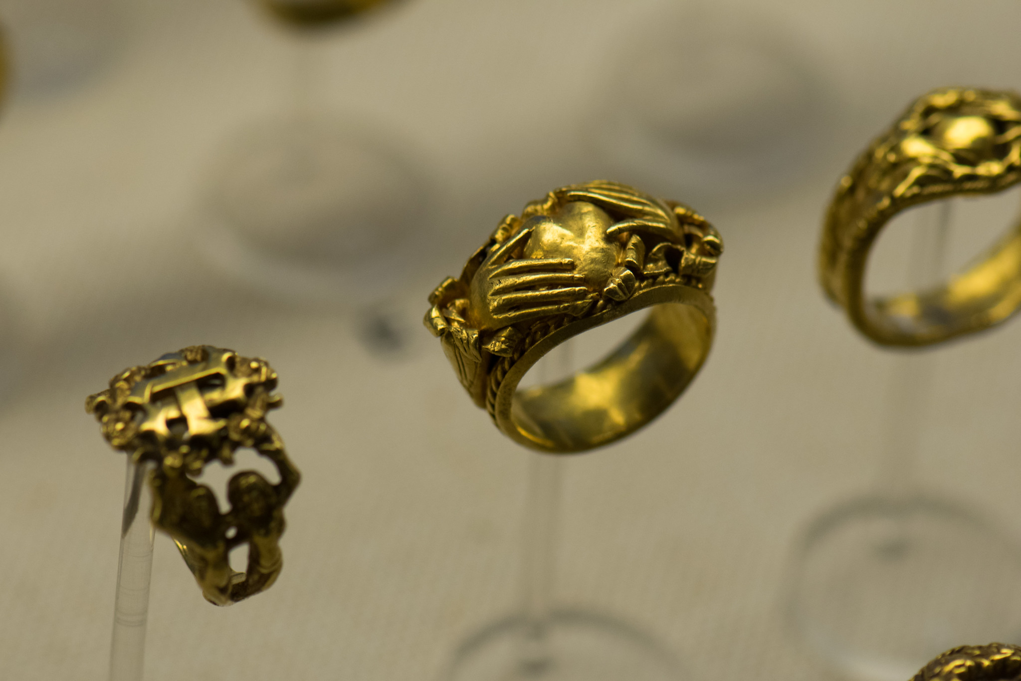 Золотое кольцо группа. К чему снится золото золотые украшения. Золотое кольцо сонник. Найти золотые украшения во сне.